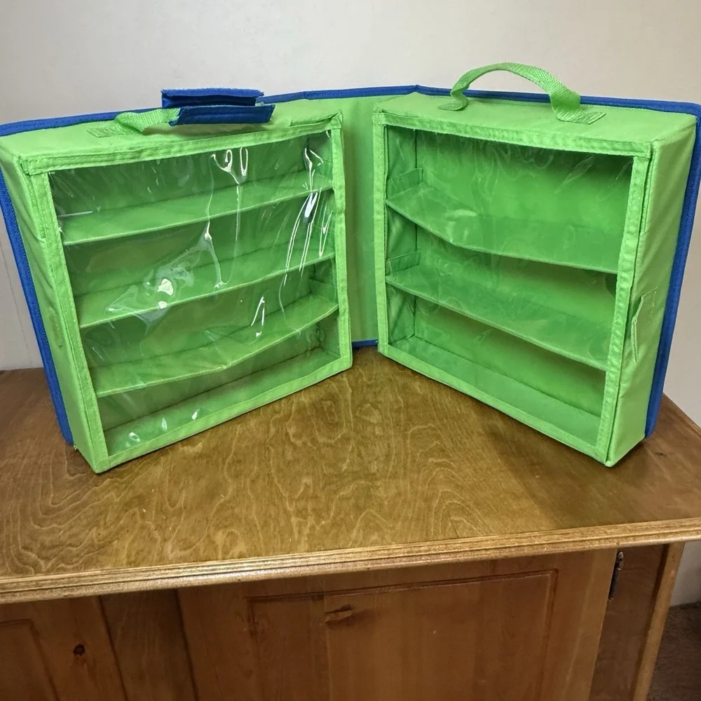 Skylanders Swap Force Carrying Case with Removable Shelves